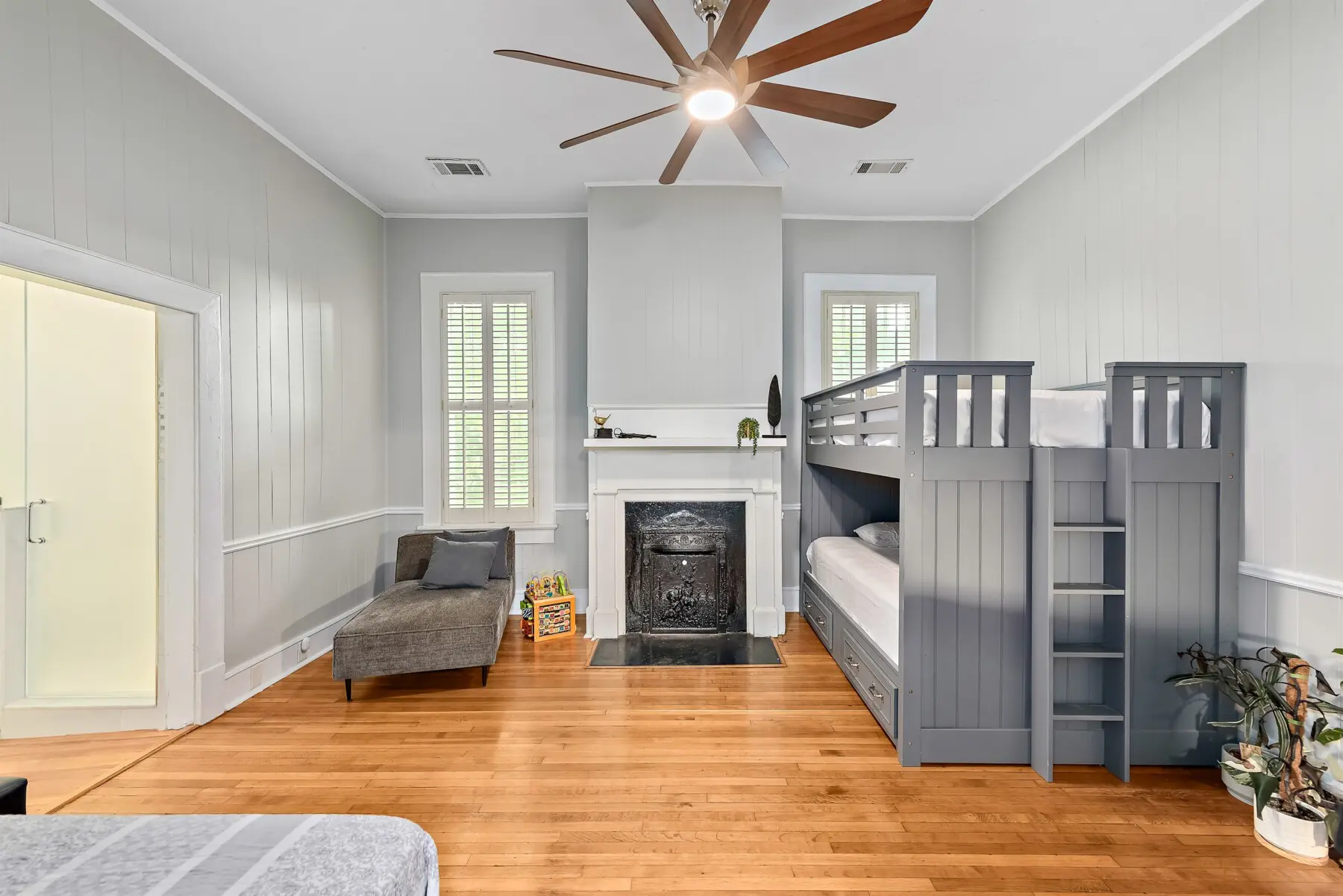 04a1e6c6b672486193083b39ae8edc34 LargeOriginal.jpg