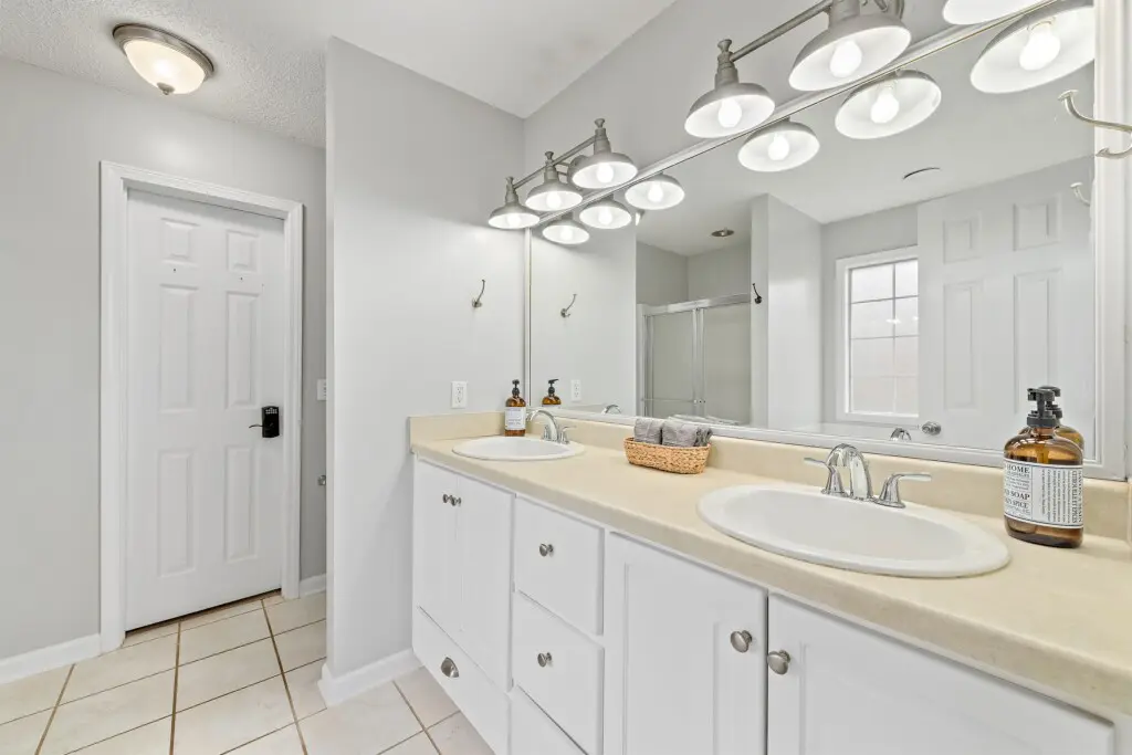 96ef4d13cf7f48d2baca9569ffa5723a LargeOriginal.jpg