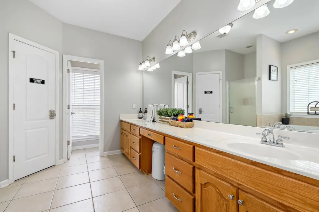 a5817efd0ee74aa58ddf9d1e95dd7495 LargeOriginal.jpg