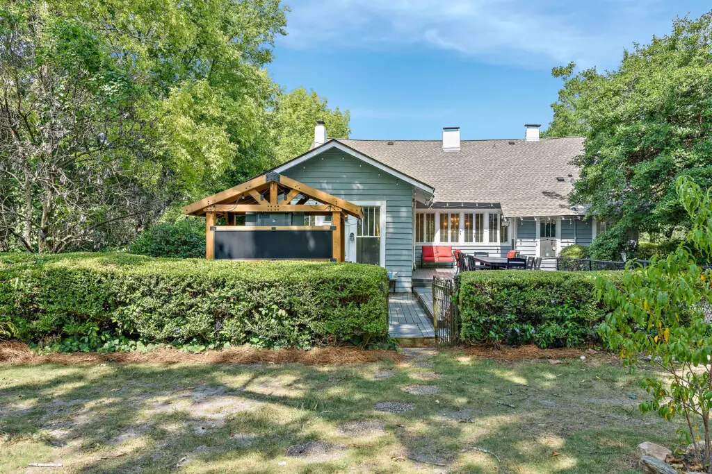 ad8faa5f503d4a97b625c88268b5b4fc LargeOriginal.jpg