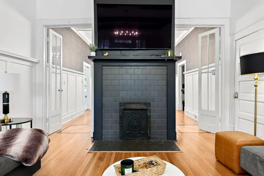 eb9b4cd6e1544bf8ba991626c2880c17 LargeOriginal.jpg